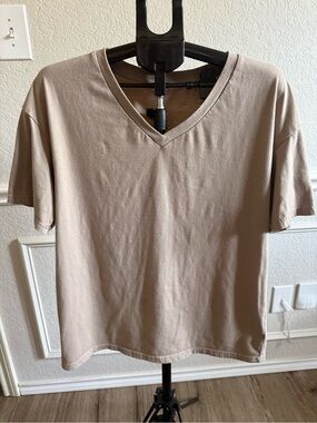 Source Unknown Women's V-Neck Top in Taupe